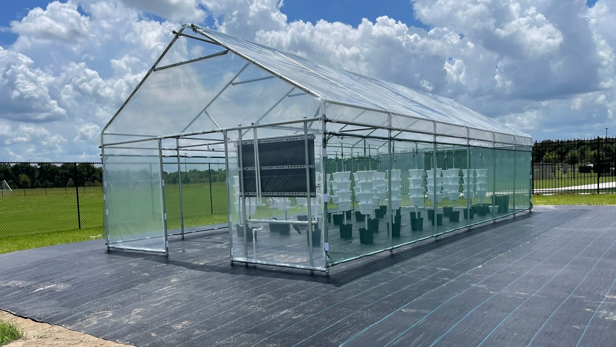 Small greenhouse with vertical system and injector board